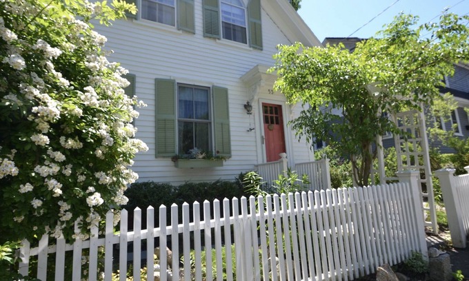 Rockport House | Picturesque Rockport Queen Anne Cottage