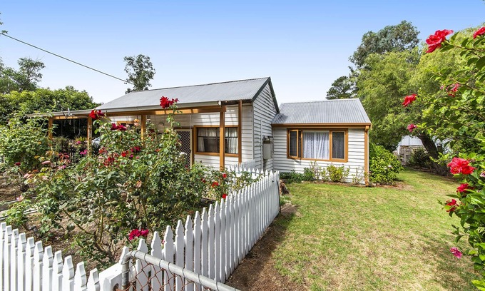 Nannup House | Picturesque Rose Cottage Nannup