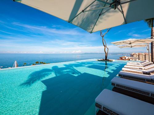 Romantic Zone House | PIER 57 - 211 Luxurious & Modern 1 BR Romantic Zone