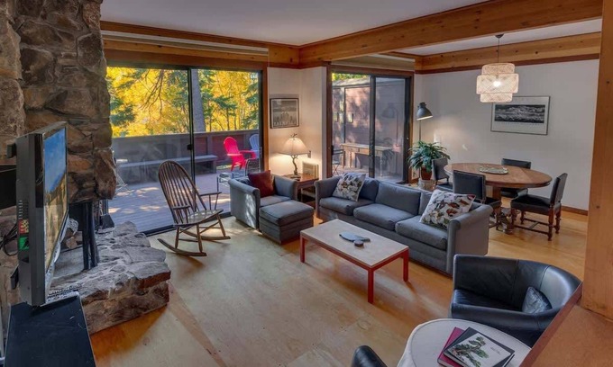 Tahoe Tavern House | Pier|Beach|Tennis|Pickleball|Walk to Town