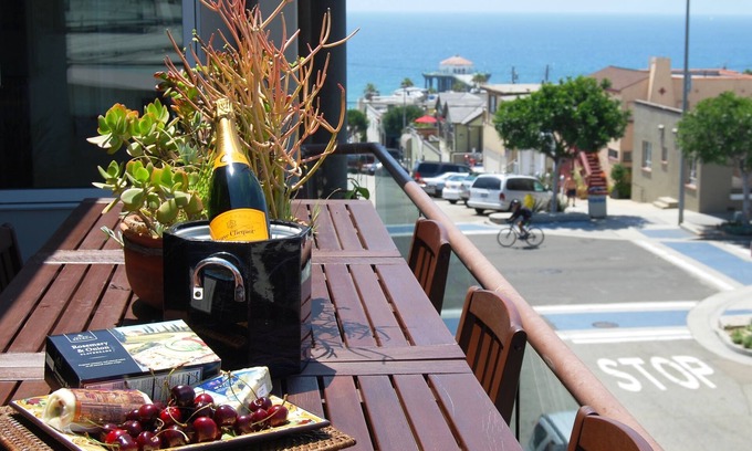 The Strand House | Pier & Ocean Views-Air Conditioning-Best Location-Beach,Pier,Downtown steps away