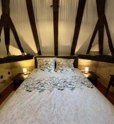 Monflanquin Bed & Breakfast | Pigeonnier de Claire Fontaine