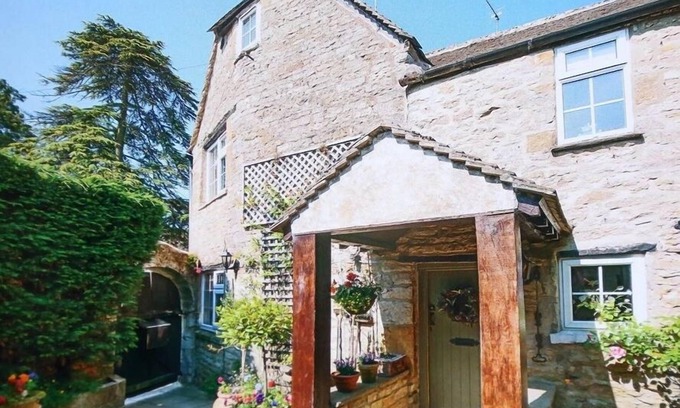 Stow-on-the-Wold Cottage | PIKE COTTAGE, family friendly, with open fire in Stow-On-The-Wold