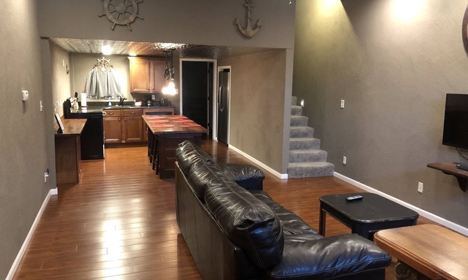 Hannibal Apartment | Pilot House Condo 2BR 1BA Sleeps 5