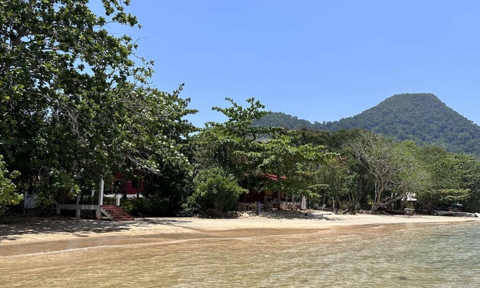 Nuea Khlong Villa | Piman Pu Arthouse 2 kingsize bedrooms with a/c - shared bathroom - 4 persons max