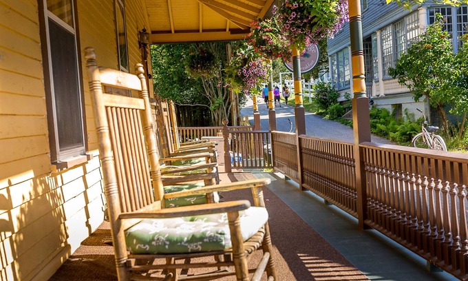 Mackinac Island Bed & Breakfast | Pine Cottage Bed & Breakfast