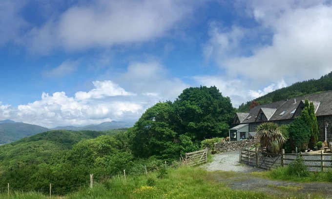 Dolgellau House | Pine Cottage - Exceptional Location In Snowdonia National Park Near Beaches