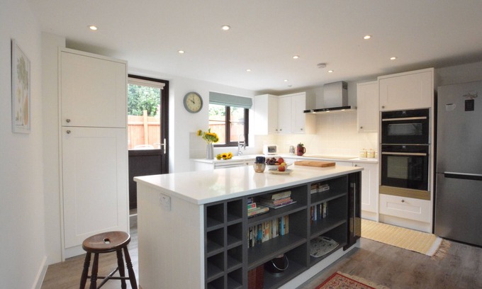 Melton Cottage | PINE COTTAGE, pet friendly, with open fire in Woodbridge