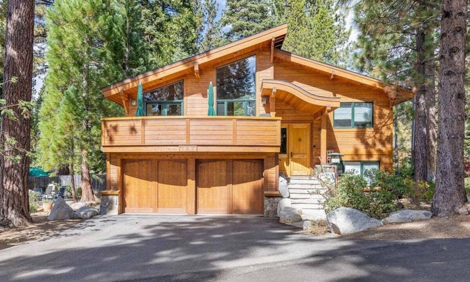 Lake Forest House | Pine Hollow Lodge in Dollar Point