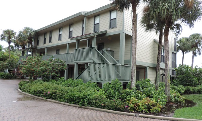 Bokeelia Condo | Pine Island Condo in beautiful Bokeelia, Florida 2 bed, 2 1/2 bath, w/boat dock