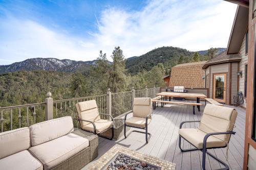 Pine Mountain Club House | Pine Mountain Club Cabin with Private Deck and Views!