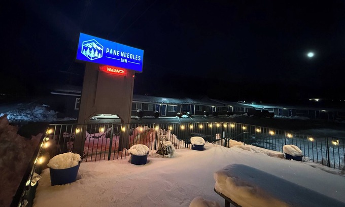 Mount Shasta Hotel | Pine Needles Inn