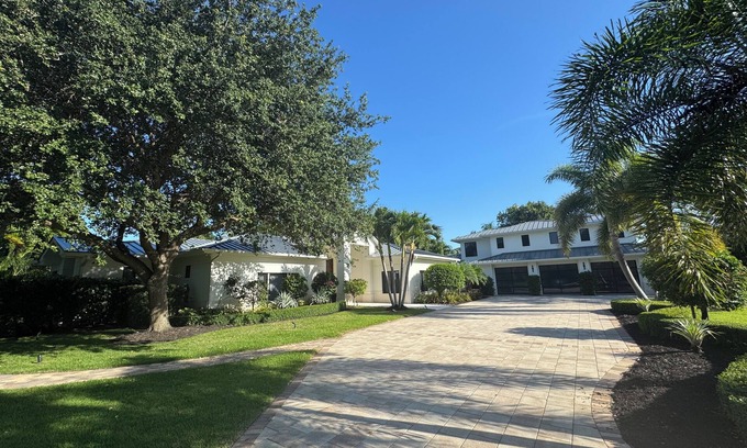 Pine Ridge House | Pine Ridge Estates. Backyard Oasis. Minutes from the beach and downtown Naples