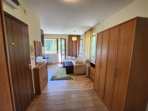 Shiligarnika Apartment | Pine tree Easy Ski access - Next 100m to Ski slope and forest view
