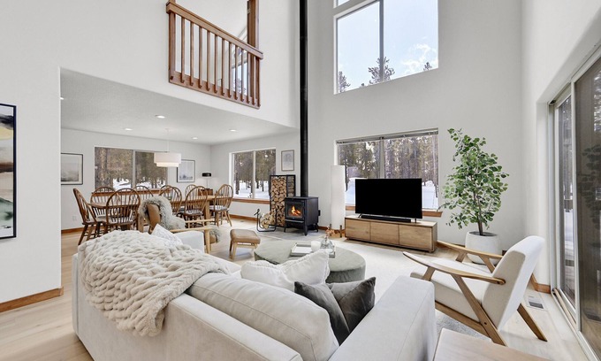 Leadville House | Pine View Home - 6bdr/5bath - 3 King/3 Queen - Private on 5 Acres