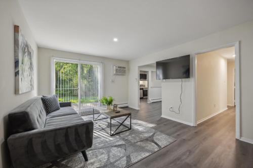 Newark Apartment | Pinebrook 914 I Popular 2br Apartment For Rent !