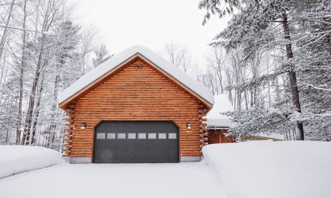 Michaywe House | PineHaus - Game Room, Fireplace, Private Sauna
