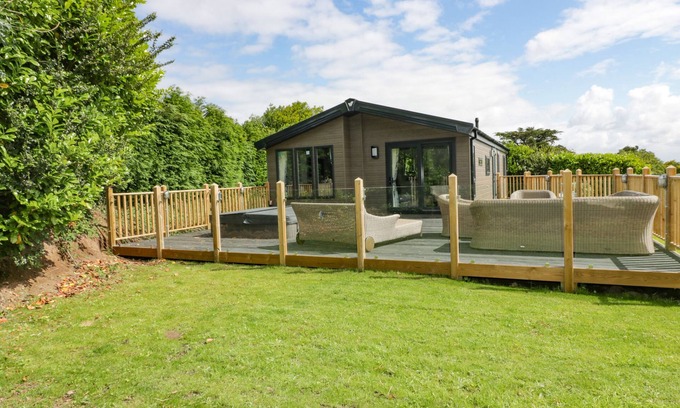Redruth Cottage | PINEHURST LODGE, pet friendly, character holiday cottage in St Day