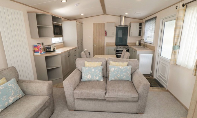 Cayton Bay Cottage | PINES 32, family friendly, country holiday cottage in Cayton