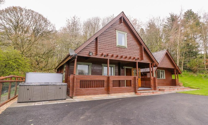 Bleddfa House | Pines Pitch