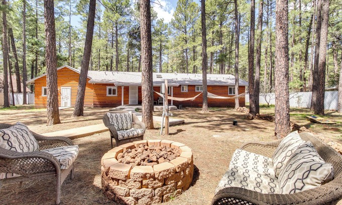 Pinetop Cottage | Pinetop-lakeside Cabin, Walk to Woodland Lake Park