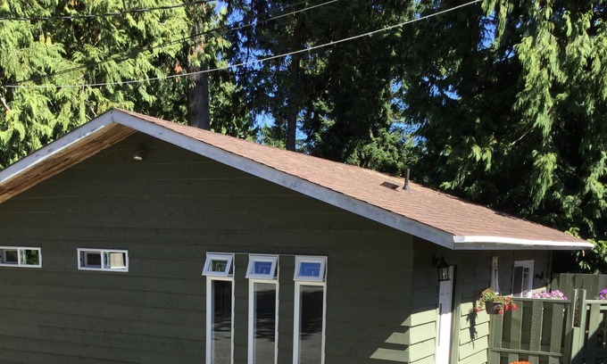 Sidney Cottage | Pinetree Cottage a home away from home