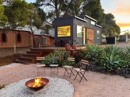 Cameron Bed & Breakfast | Pink Lake Tiny House - 'Peony'