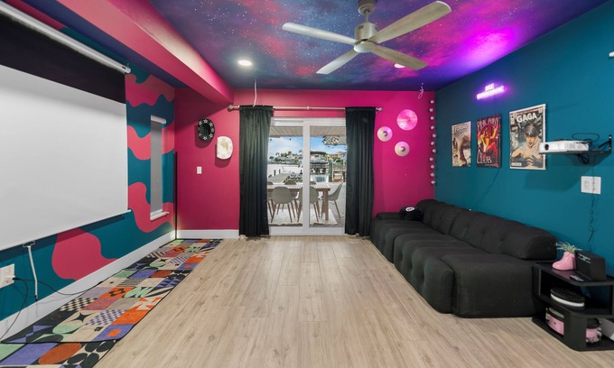Ozona House | Pink Pony Villa – Waterfront Escape w/Pool, Studio & Themed Rooms