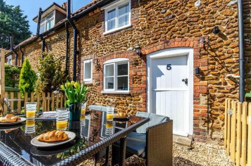 Heacham House | Pinnacle Cottage