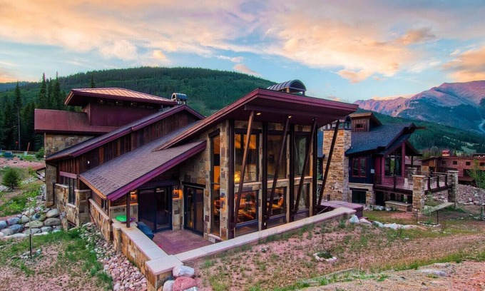 Copper Mountain House | Pinnacle Lodge - True Slope side Ski-in/out