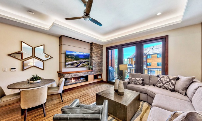 Lakeside Park Condo | Pinnacle Stateline Resort, BBQ, Hot Tub, Pool Zalanta #214