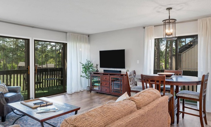 Pinehurst Condo | Pinseeker, a greenside condo on No. 5 - Walk to Pinehurst Clubhouse