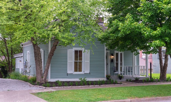 Bardstown Cottage | Pioneer Park Cottage, 2 BR/2 BA Downtown Historic Bardstown