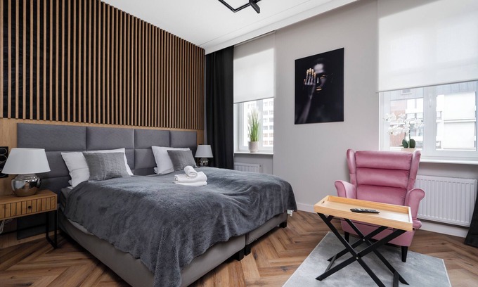 Srodmiescie Apartment | Piotrkowska Grand Avenue Apartment #A