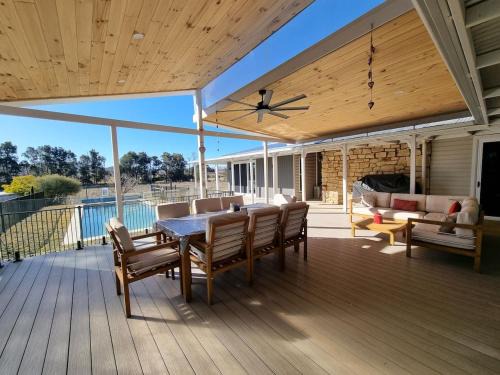 Eurunderee House | Pipeclay Cottage - Farmstay Vibes and Chic Design