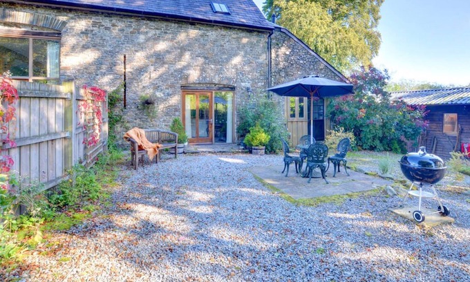Pumpsaint House | Pipistrelle in the beautiful Llanwrda