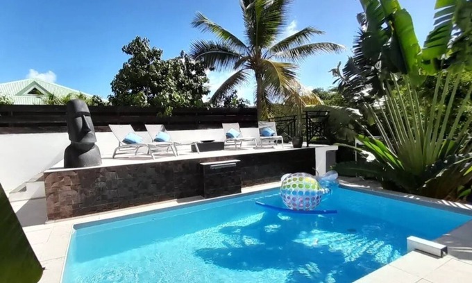 Orient Bay Villa | Pirate flower villa