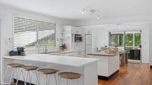 Glenwood House | Piri Pearl Beach, 100m To The Beach & Pet Friendly