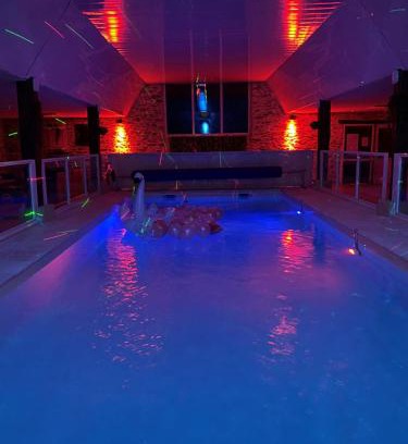 Saint-Philbert-de-Bouaine Villa | Piscine Intérieur pour vos Fêtes privées