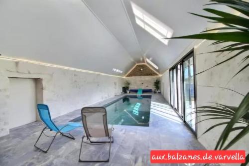 Ploudaniel House | Piscine intérieure privée chauffée spa toute lannee disponible minimum 2 nuits