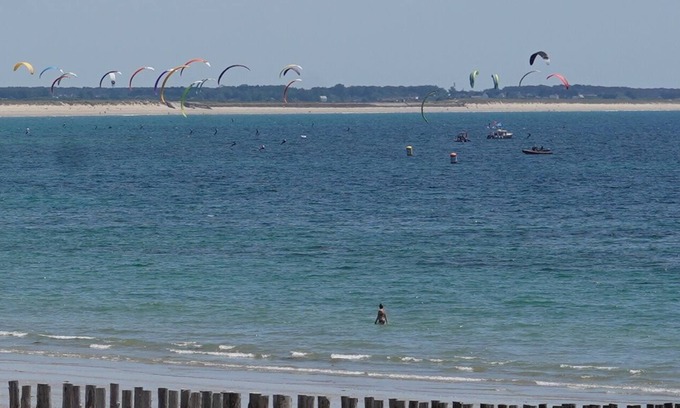 Gavres House | Plage sable blanc,gavres océan ,voile et kite surf,peche à pied.