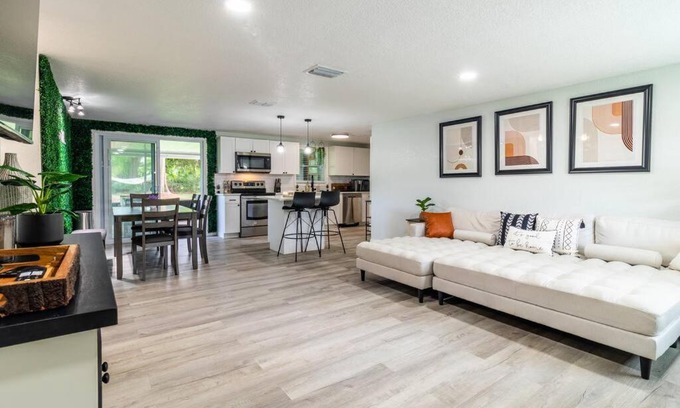 Plant City House | Plant City Modern Soho Farmhouse- Event Friendly