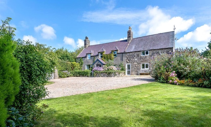 Garn Fadryn House | Plas Newydd in the beautiful Pwllheli