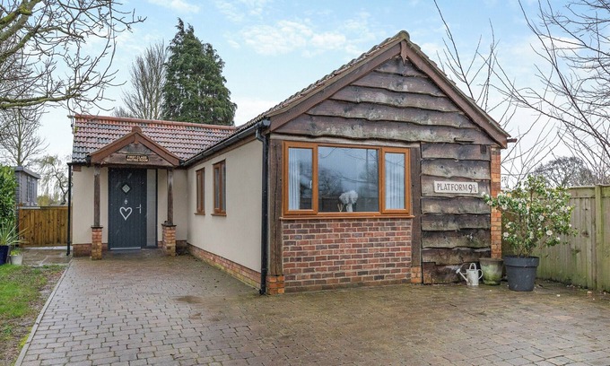 Taunton Cottage | Platform 9 3/4 is a luxury holiday bungalow, bordered by a railway and canal.