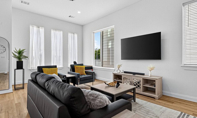 Riverside Terrace House | Play, work, relax, repeat: a sleek 3Bd/3.5Ba retreat near Houston’s top hubs.”