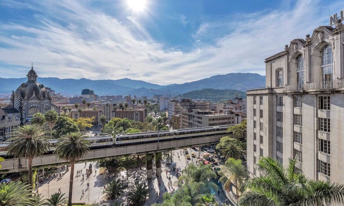 Villa Nueva Apartment | Plaza botero loft in downtown near Metro station