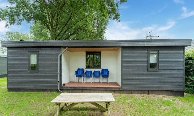 Linde House | Pleasant holiday home in Den Ham with garden