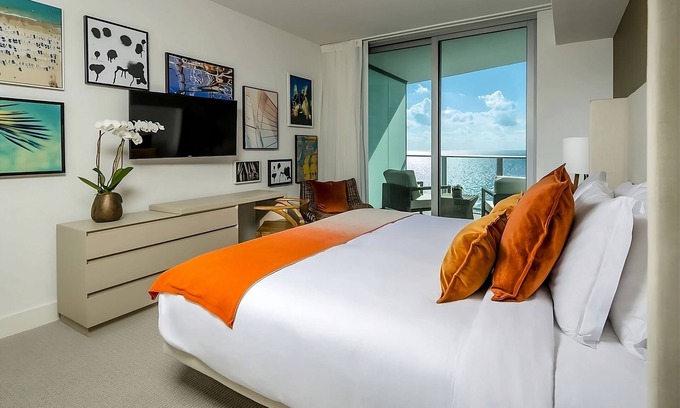 Hollywood South Central Beach Hotel | Pleasant Stay, Convenient Location! 2 Comfortable Units, Pool, Private Cabanas