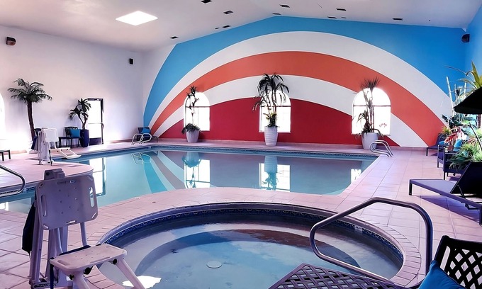 Window Rock Hotel | Pleasant Stay! Free Breakfast, Parking, Pets Allowed, Near Cultural Center!