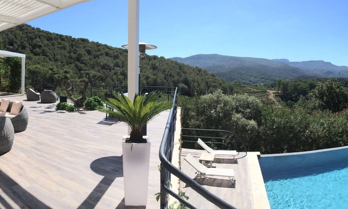 Auriol Villa | Pleine Pinède Avec une vue sur la Ste Baume. Proche Cassis et Aix en Provence